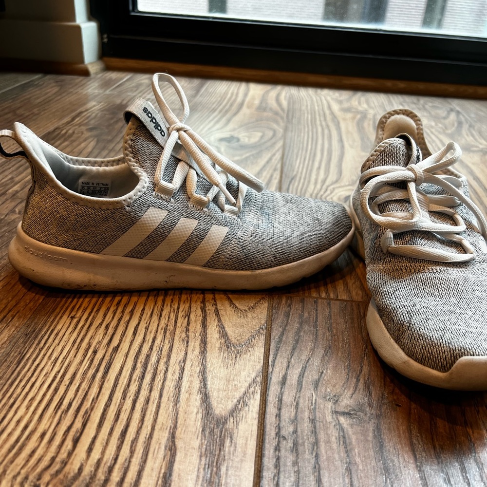 Adidas cloud foam shoes size 7.5